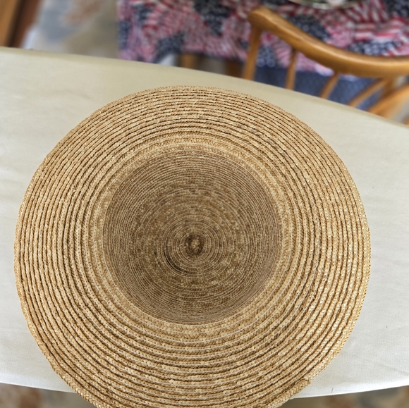 Five beautiful straw hats + hat box! - Picture 8 of 16